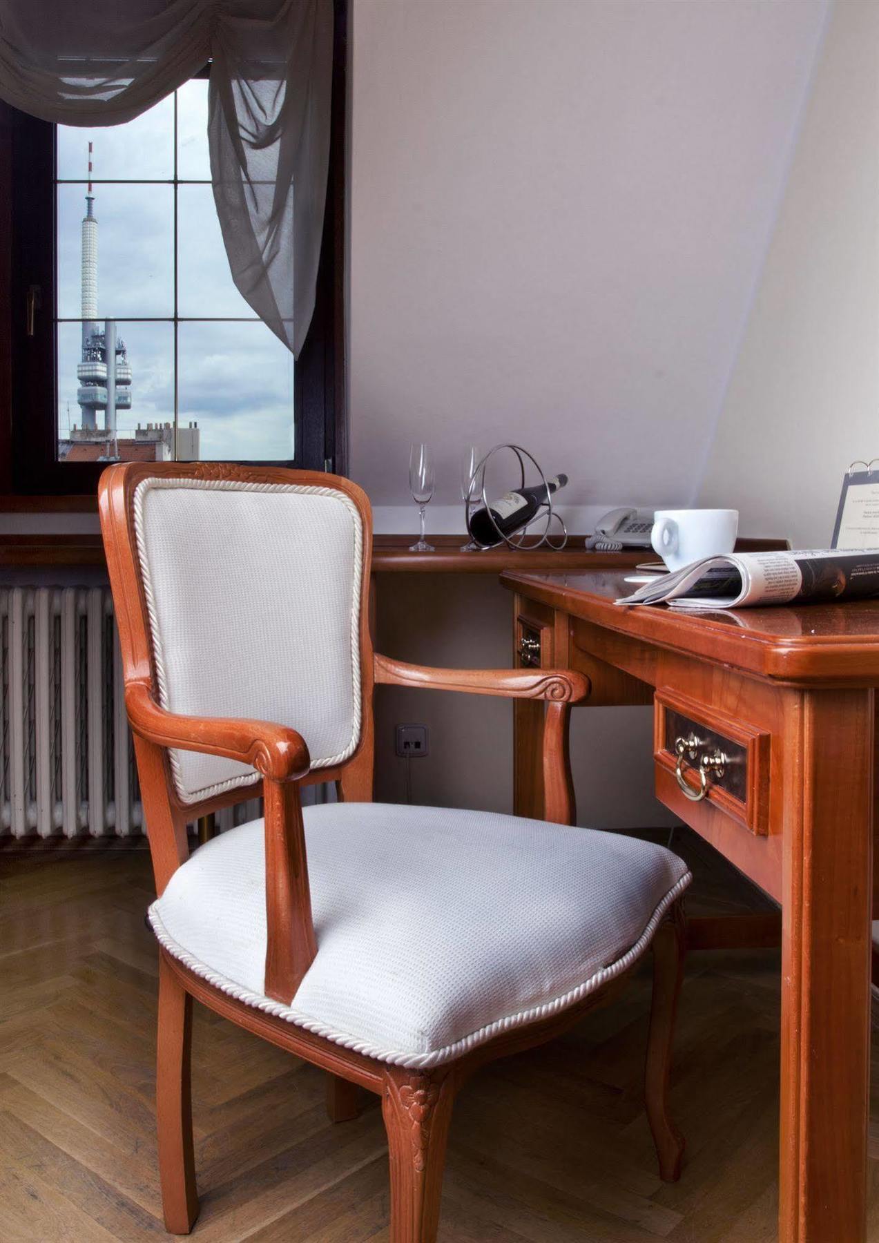 Louren Hotel Prague Bilik gambar